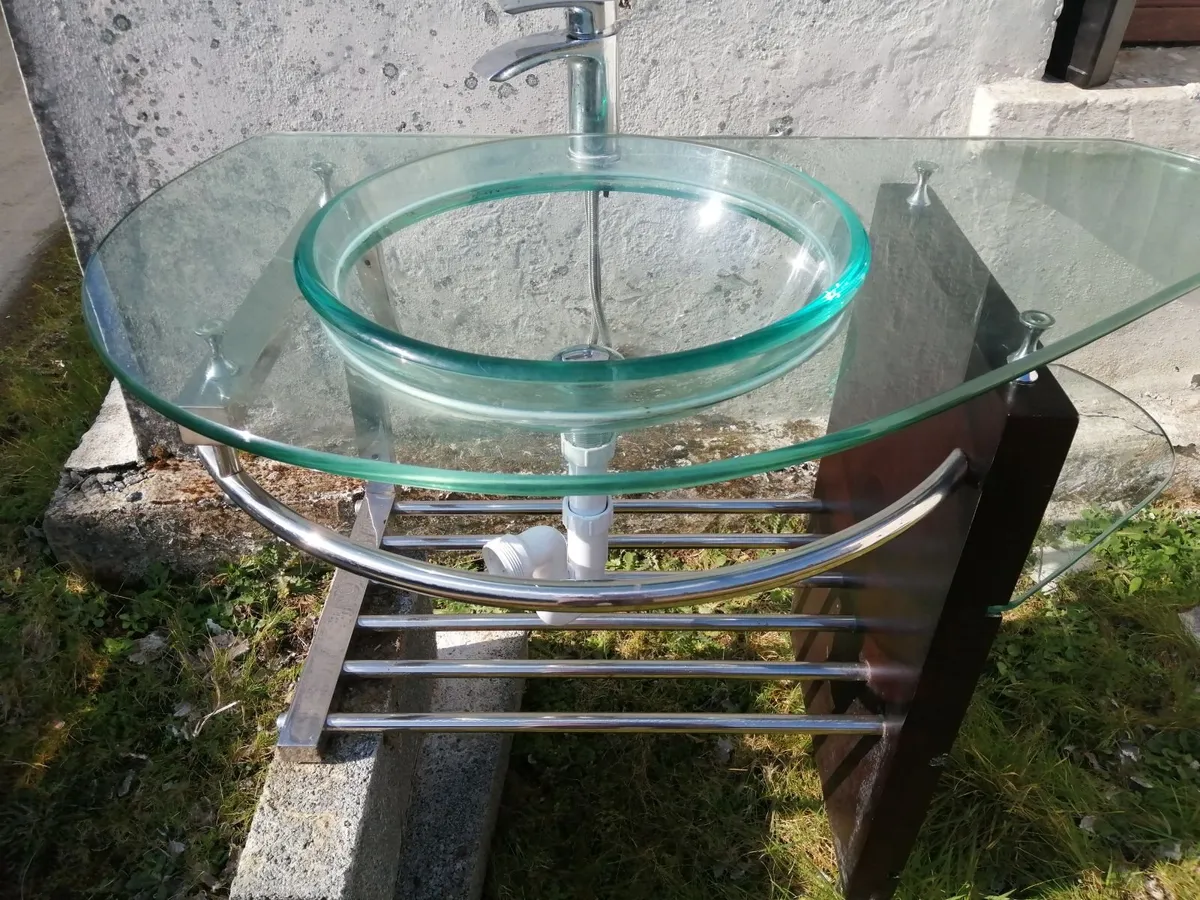 Bathroom sink - Image 3