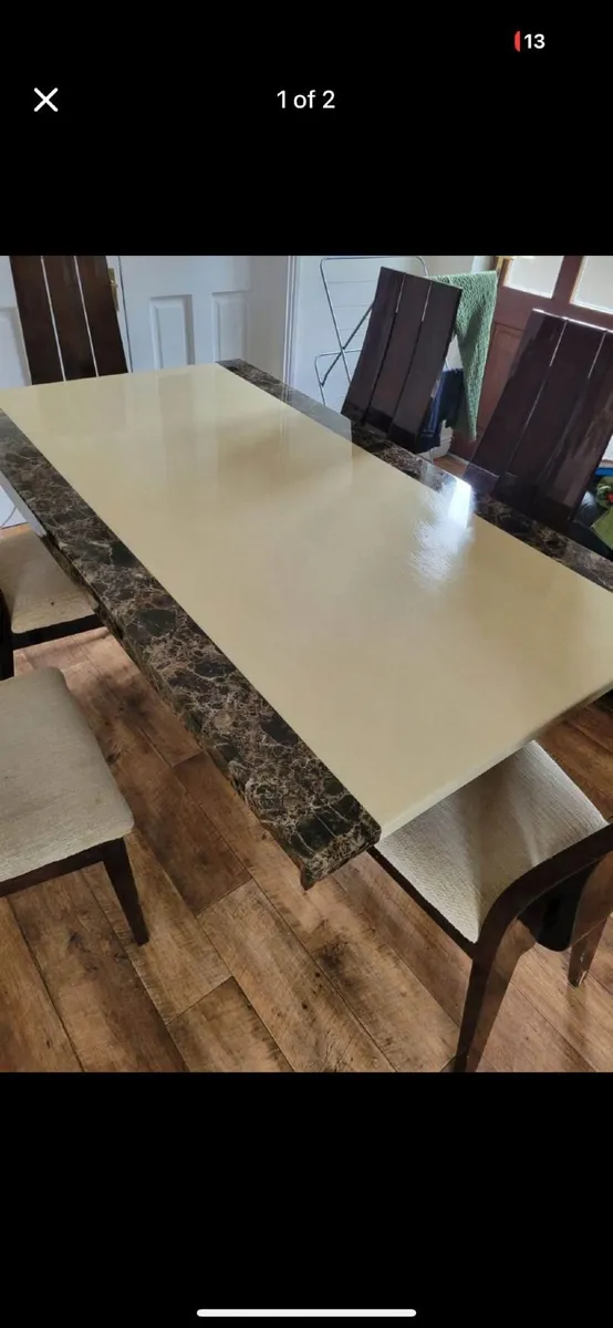 Table and chairs - Image 2