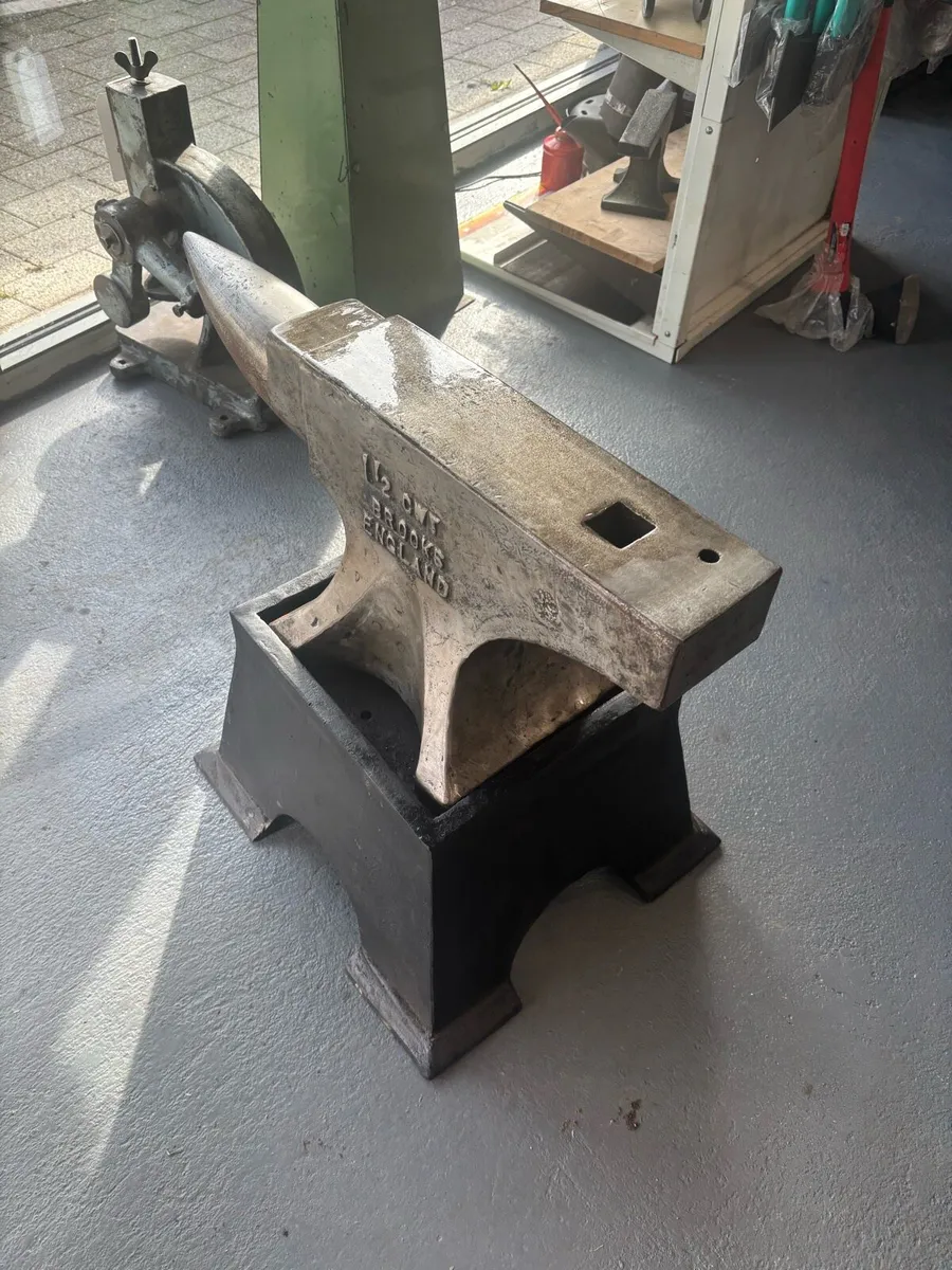 77kg 1-1/2 CWT BROOKS ON FACTORY STAND - Image 4