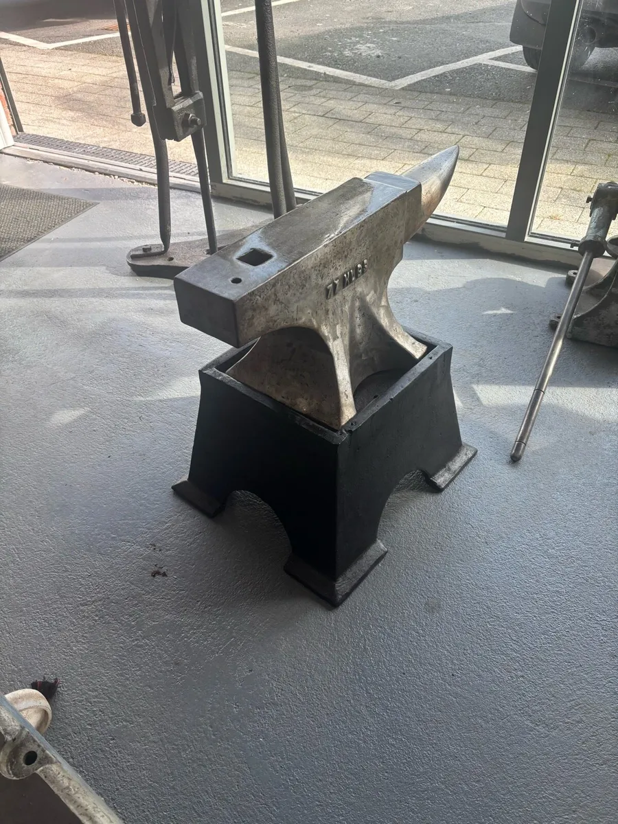 77kg 1-1/2 CWT BROOKS ON FACTORY STAND - Image 2