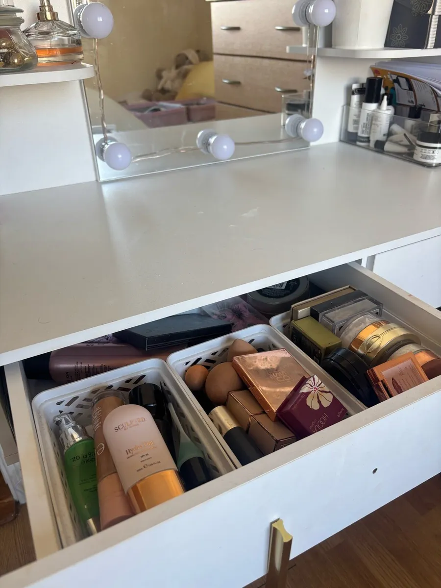 Vanity table / Makeup Desk - Image 3