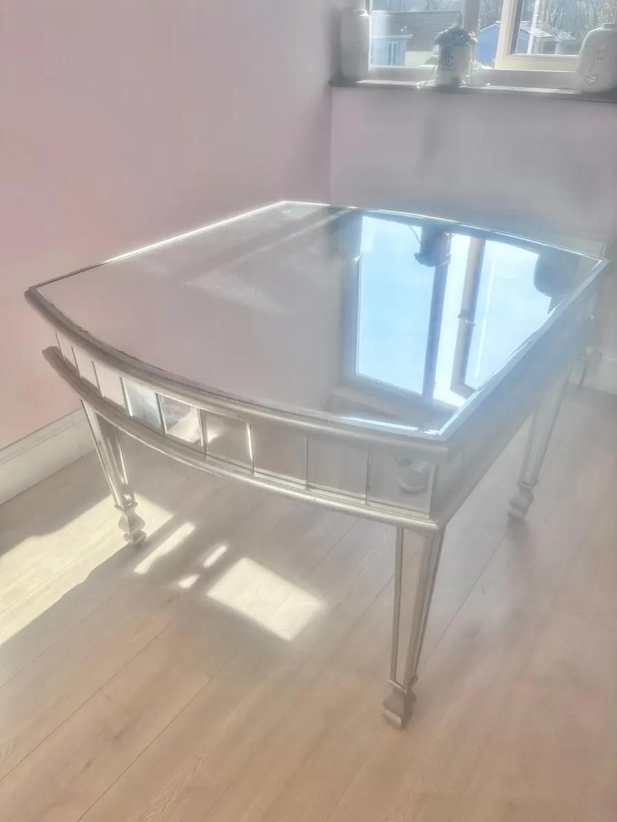 Excellent Condition Large Mirrored Dining Table - Image 4