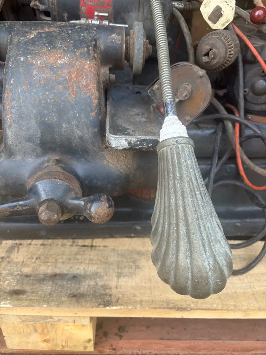 MERLIN VALVE GRINDING MACHINE 240V - Image 4