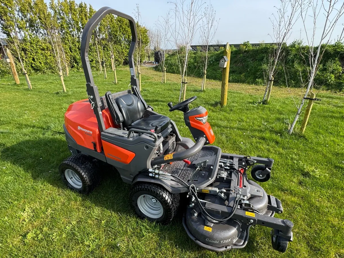 Husqvarna P525 DX professional commercial mower - Image 1