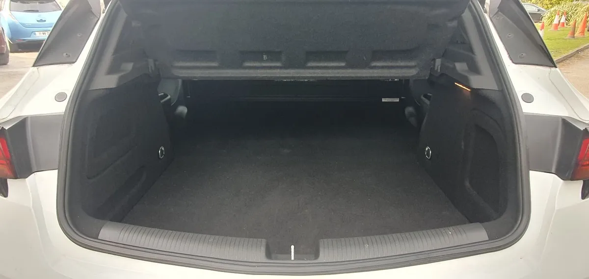 2022 Opel Astra Diesel car_van - Image 2