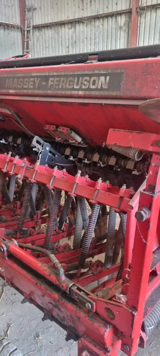 Massey ferguson corn drill - Image 2