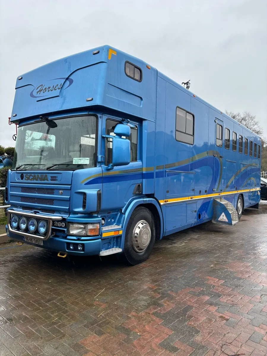 Scania 24-Ton Horse Lorry - Image 1