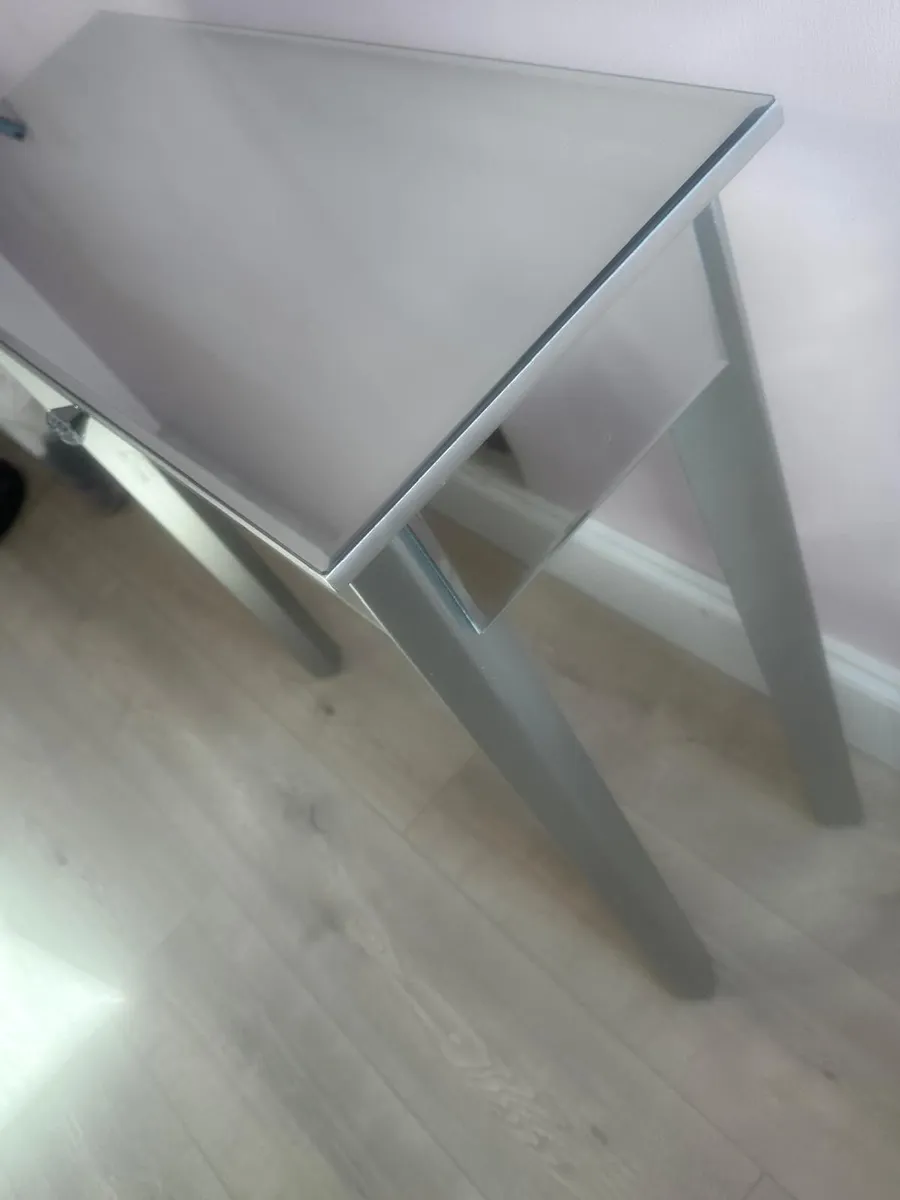 Mirrored Console/Vanity Table, excellent condition - Image 4