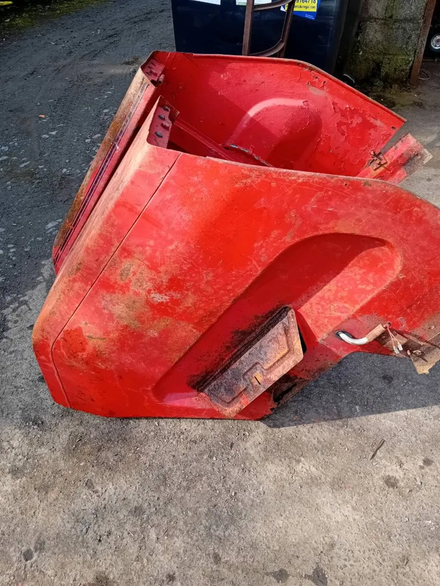 Massey 135 Mudguards Nose Cone and Bonnet for Ford - Image 2
