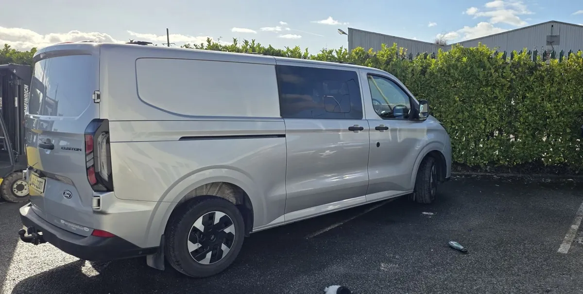 Ford Transit Custom 2025 - Image 1