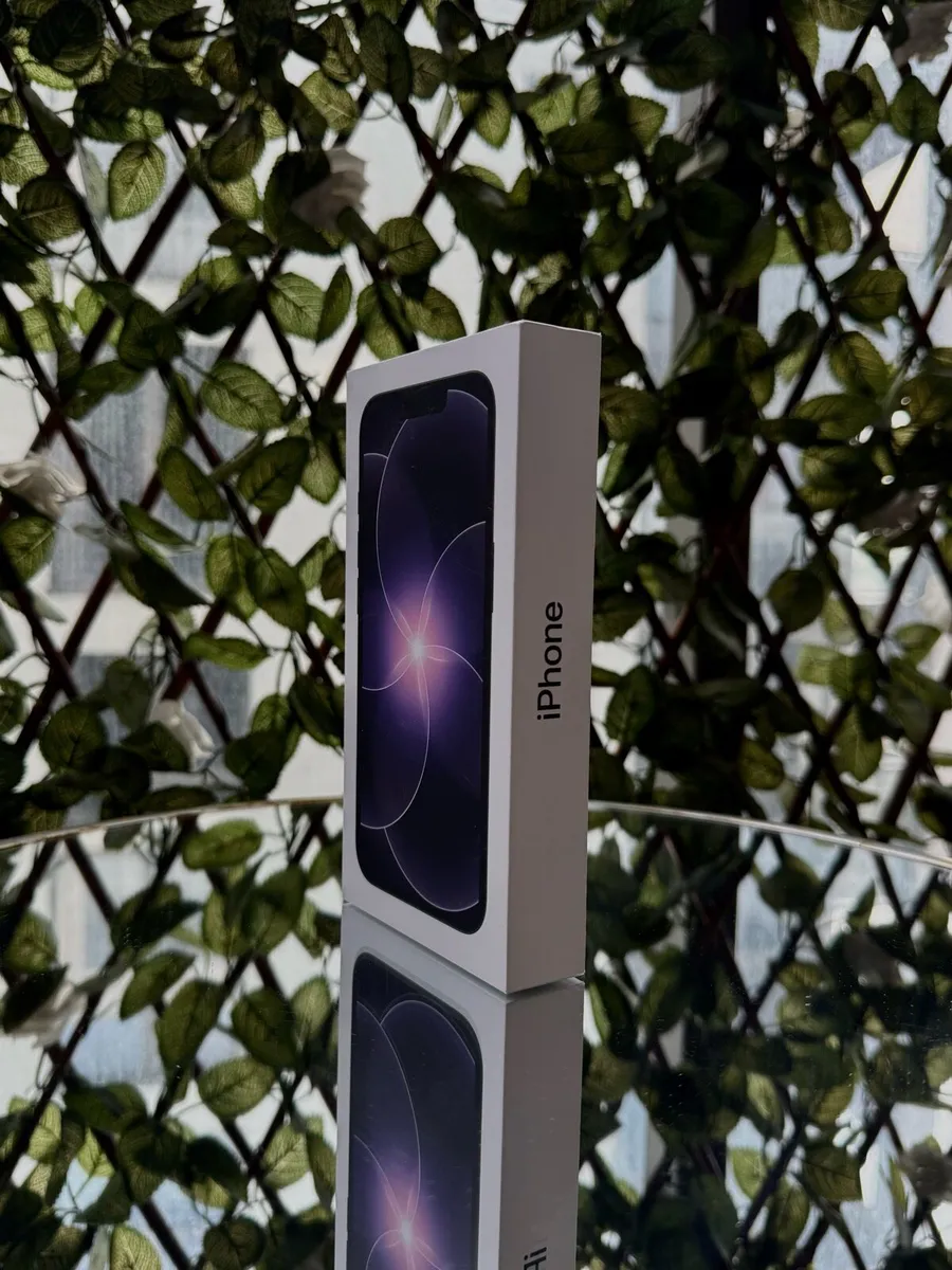 iPhone 17e (256GB) - Image 2