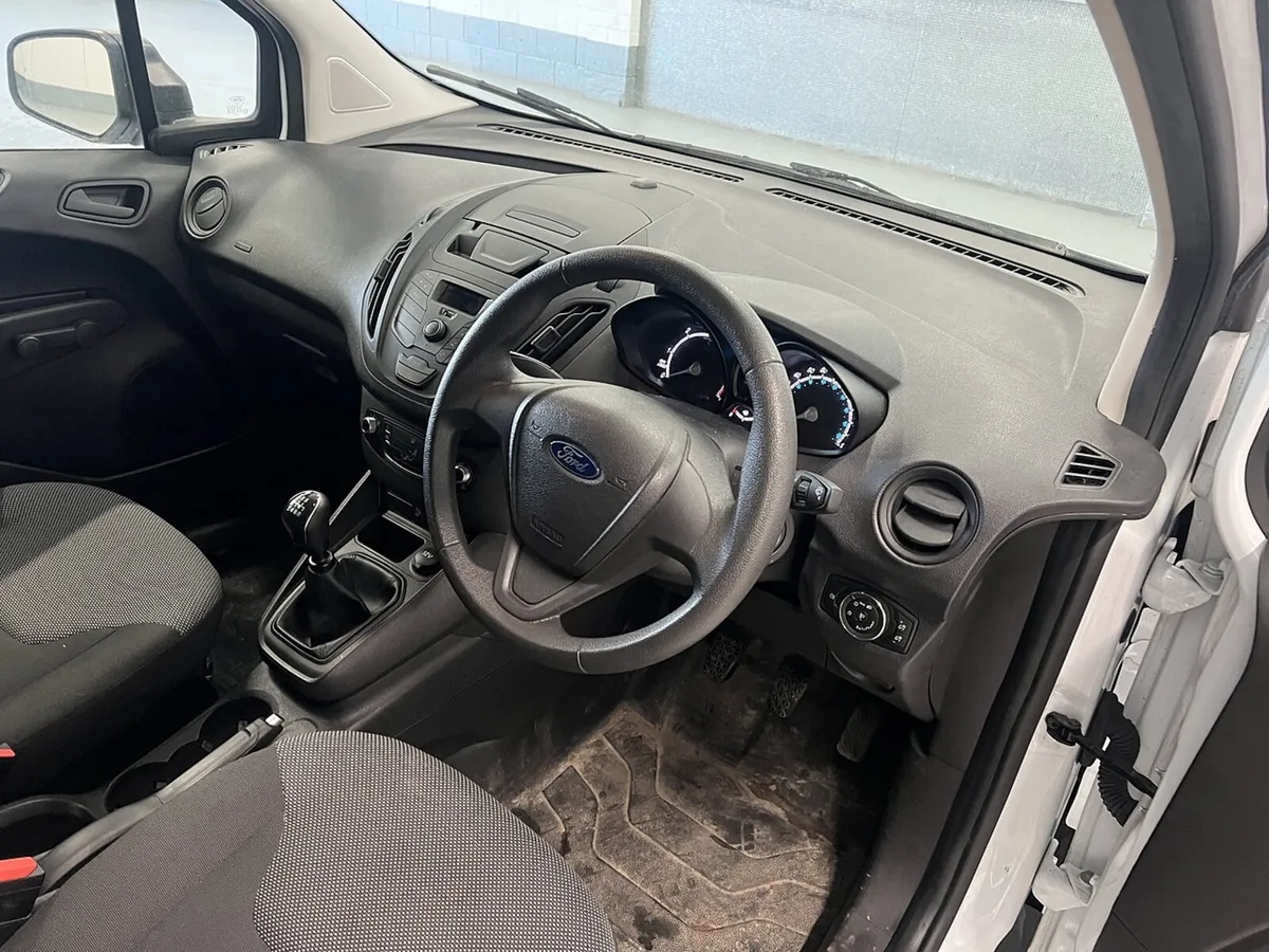 2023 Ford Transit Courier Small Panel Van - Image 3