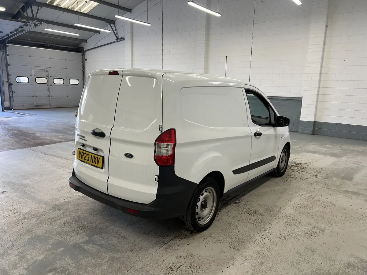 2023 Ford Transit Courier Small Panel Van - Image 4