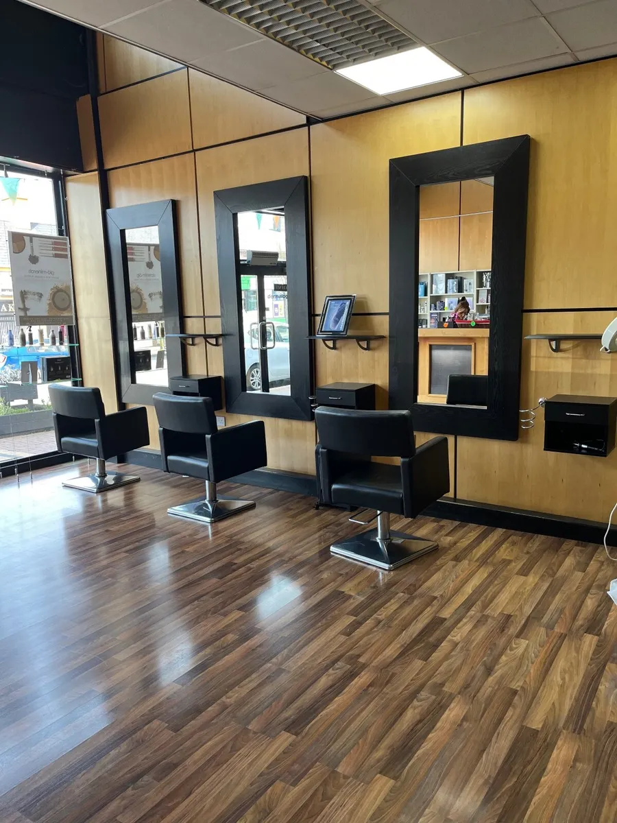 Hair salon equipment - Image 1