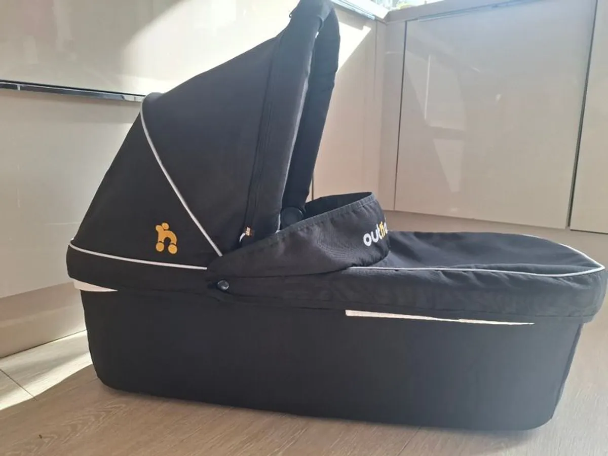 Out n About Double Bassinet - Image 2