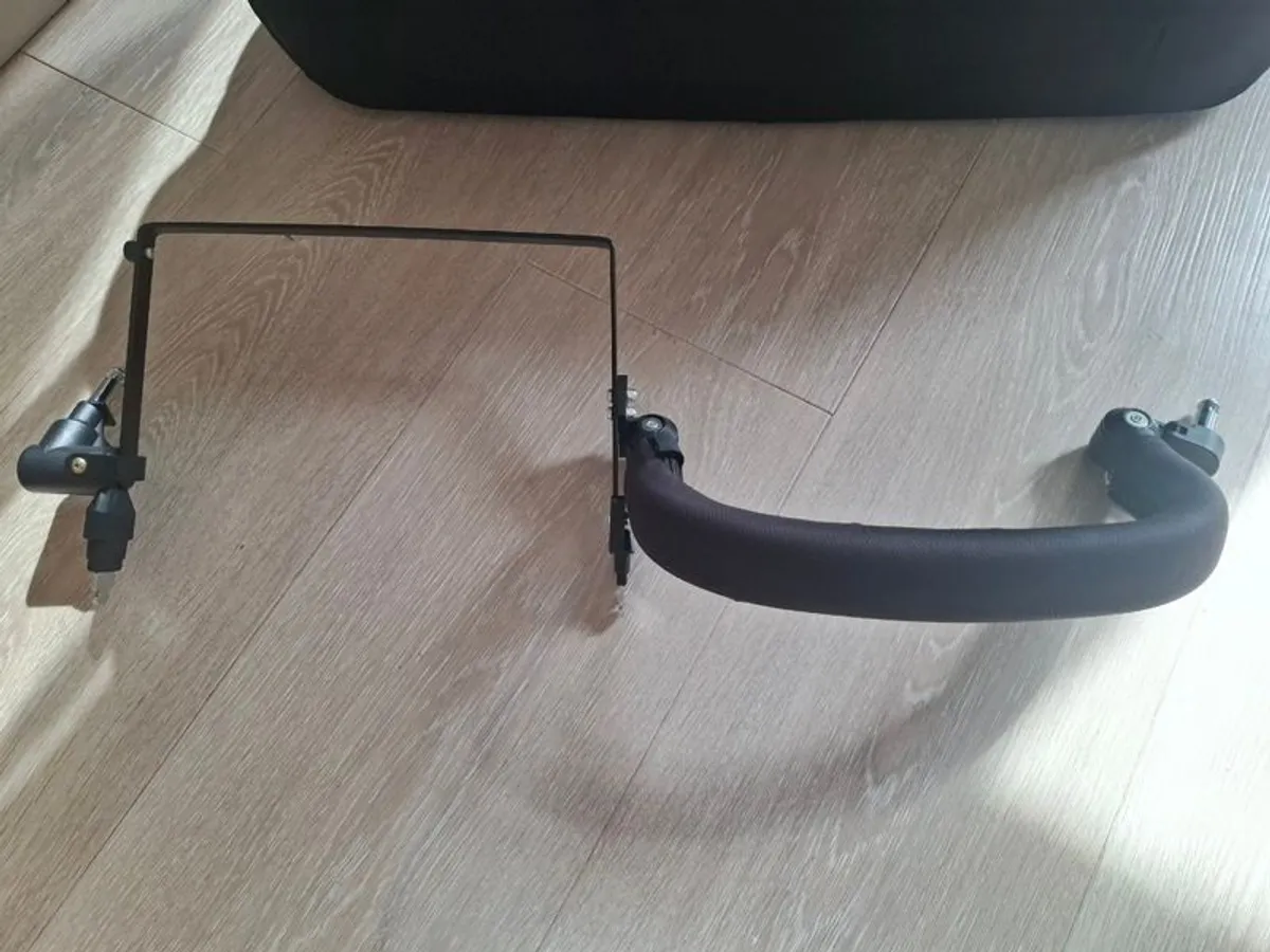 Out n About Double Bassinet - Image 3