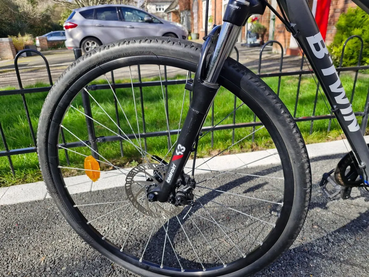 Hybrid bike as new condition disk brakes - Image 3