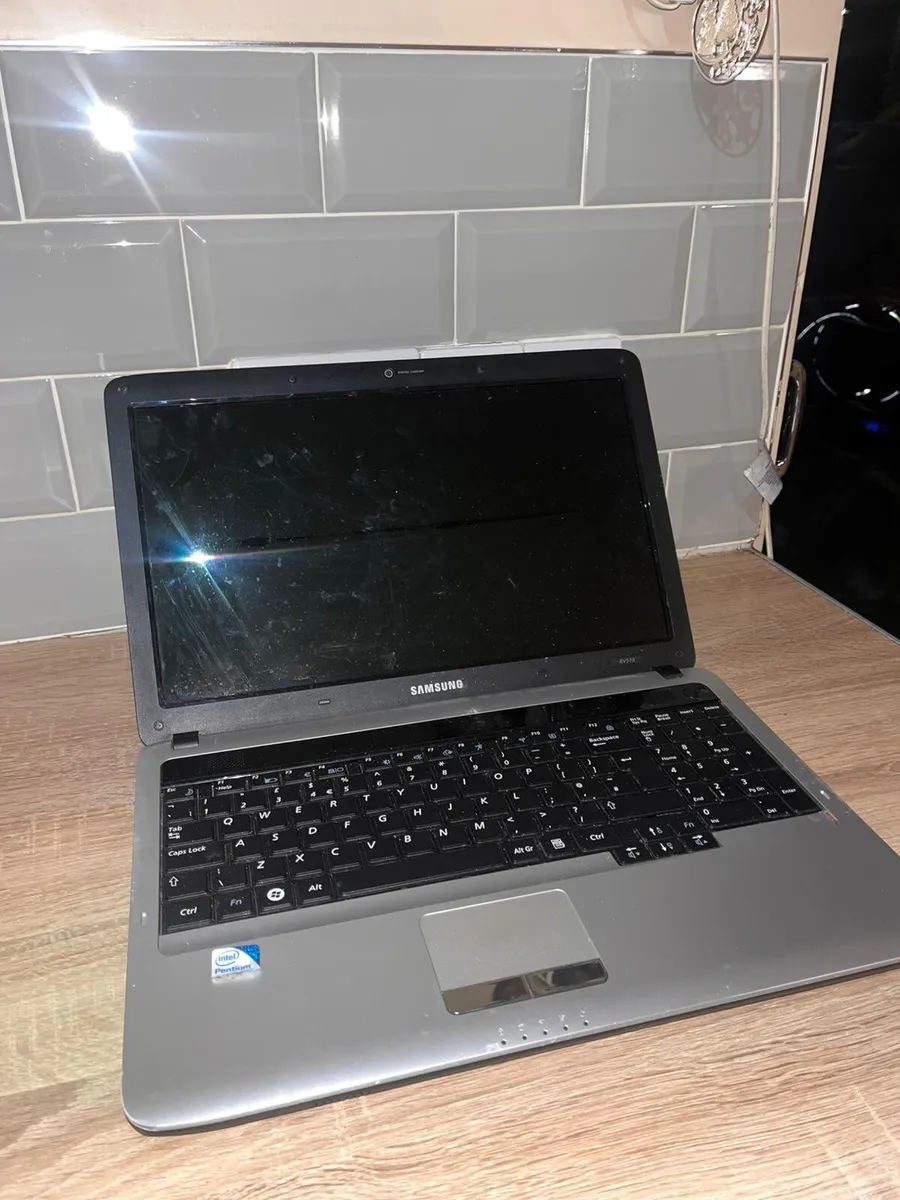 SAMSUNG RV520 CORE i3 2330M 4GB 500GB DVD-RW 15.6 - Image 3