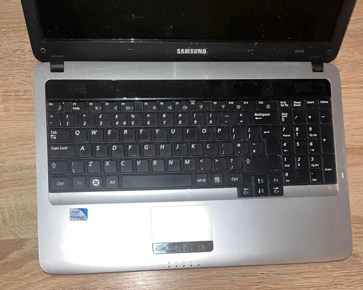 SAMSUNG RV520 CORE i3 2330M 4GB 500GB DVD-RW 15.6 - Image 4
