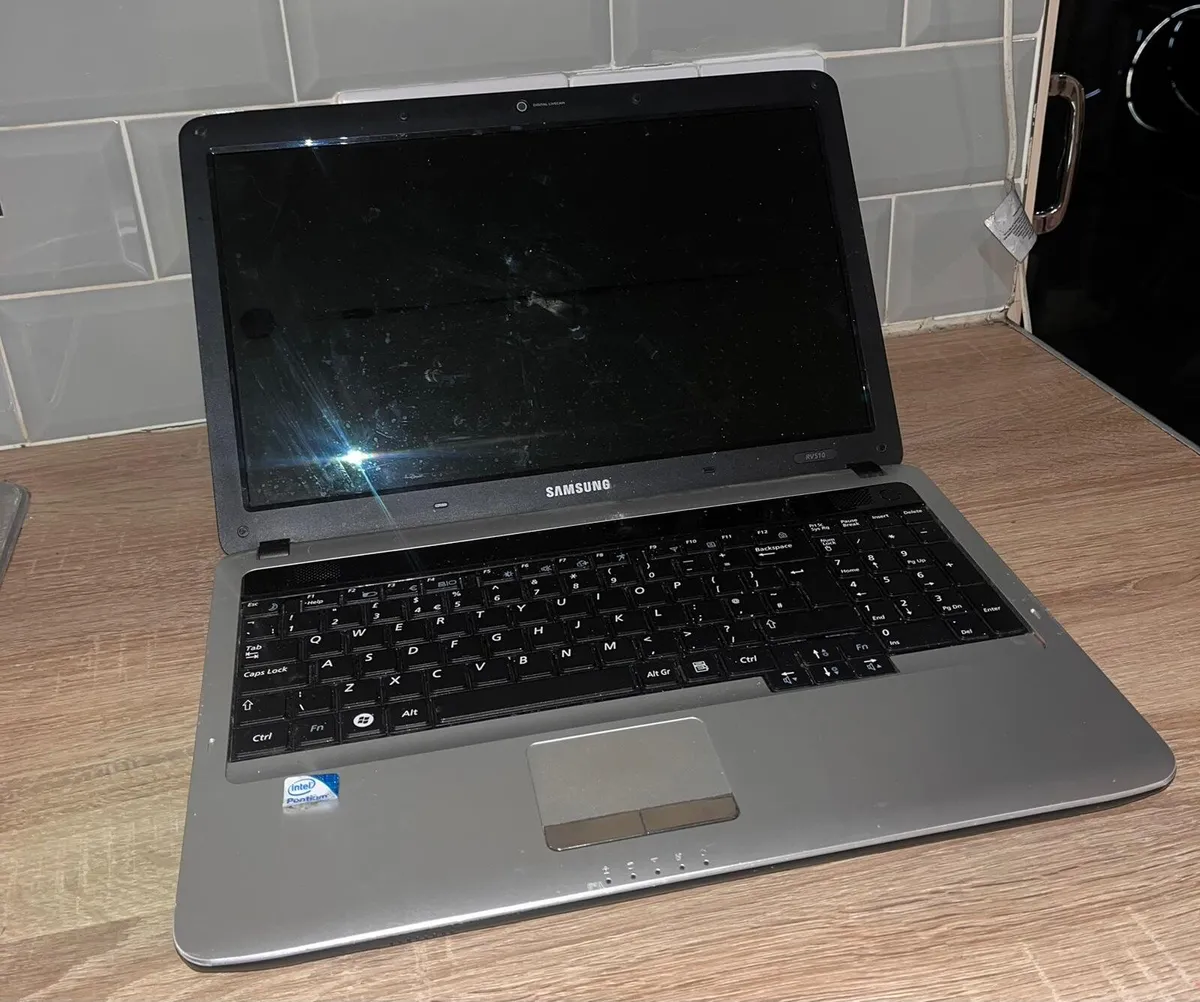 SAMSUNG RV520 CORE i3 2330M 4GB 500GB DVD-RW 15.6 - Image 2