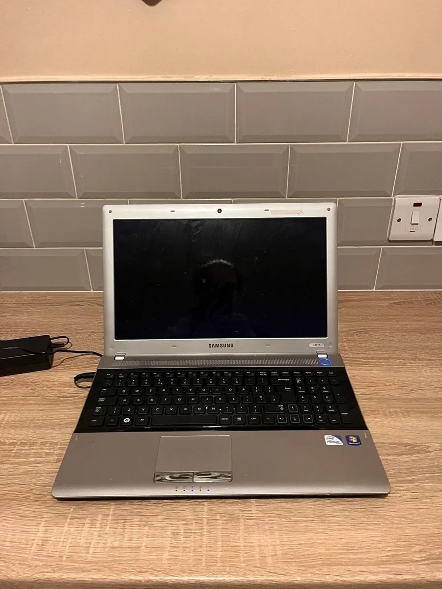 SAMSUNG RV520 CORE i3 2330M 4GB 500GB DVD-RW 15.6 - Image 3