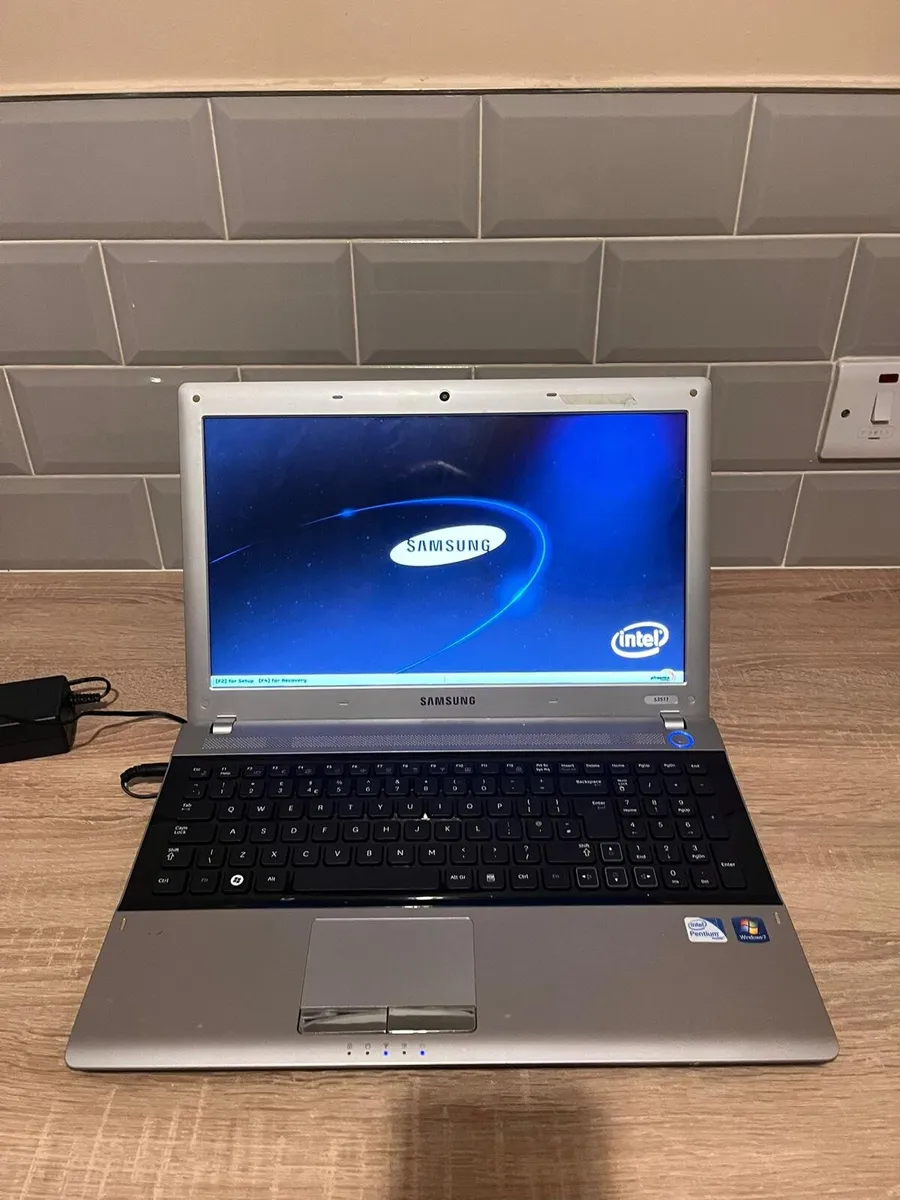 SAMSUNG RV520 CORE i3 2330M 4GB 500GB DVD-RW 15.6 - Image 4