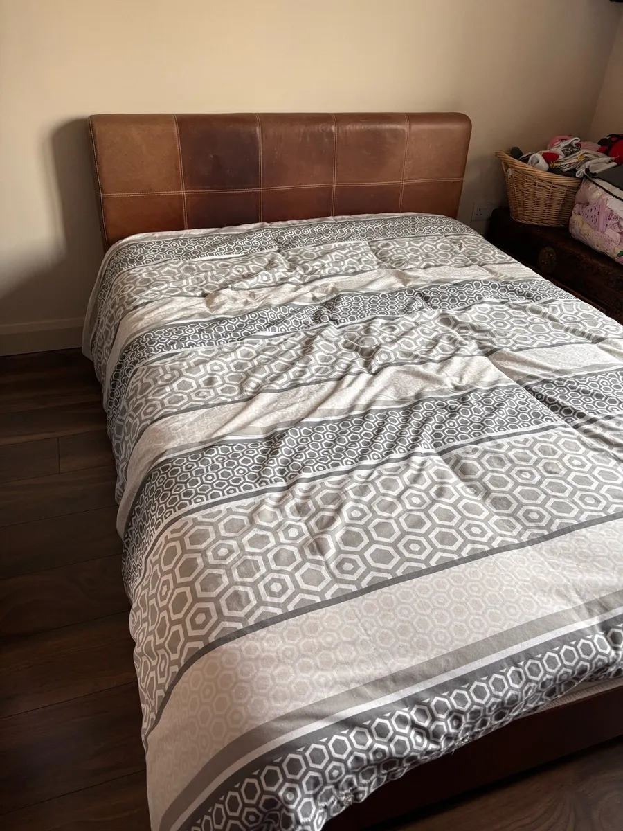 Double bed frame with leather headboard - Image 2