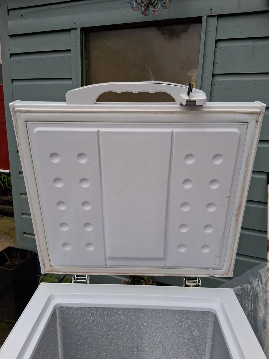 Small chest freezer - Image 3