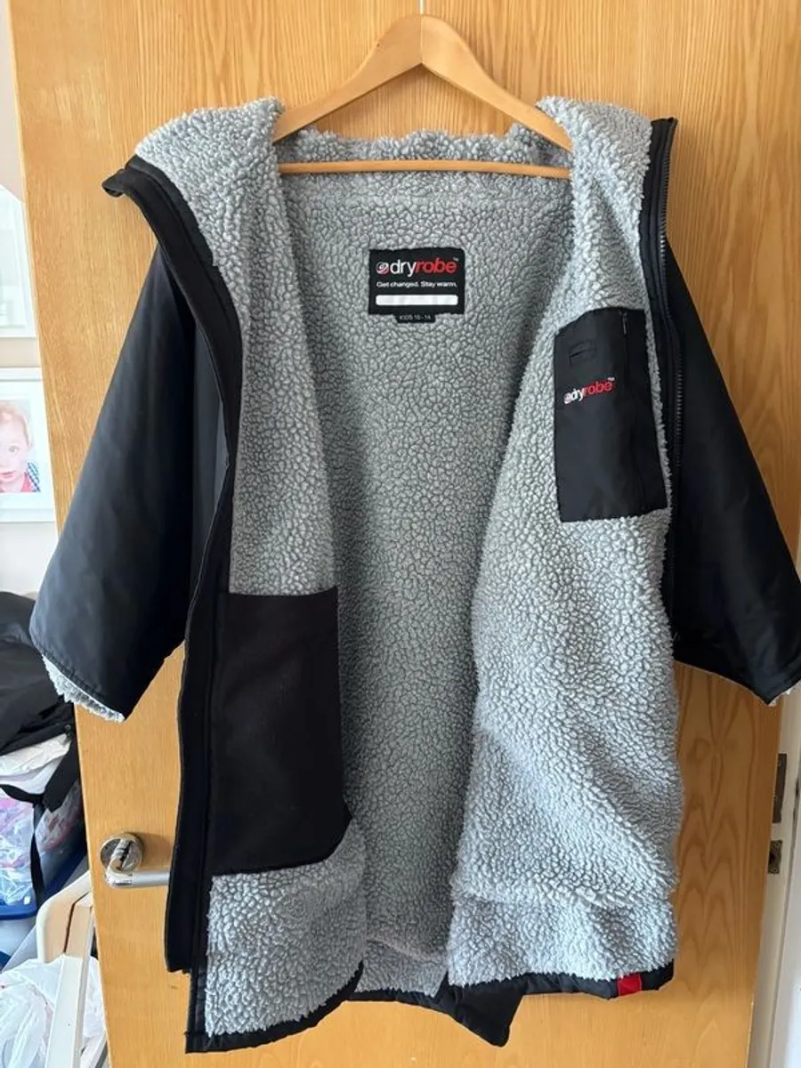 Black & Grey Kids Dryrobe - Image 2