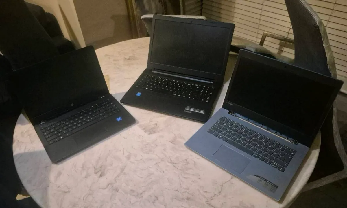 JOB LOT OF 3 SLIMLINE LAPTOP 1HP/2 LENOVO  PARTS O - Image 1