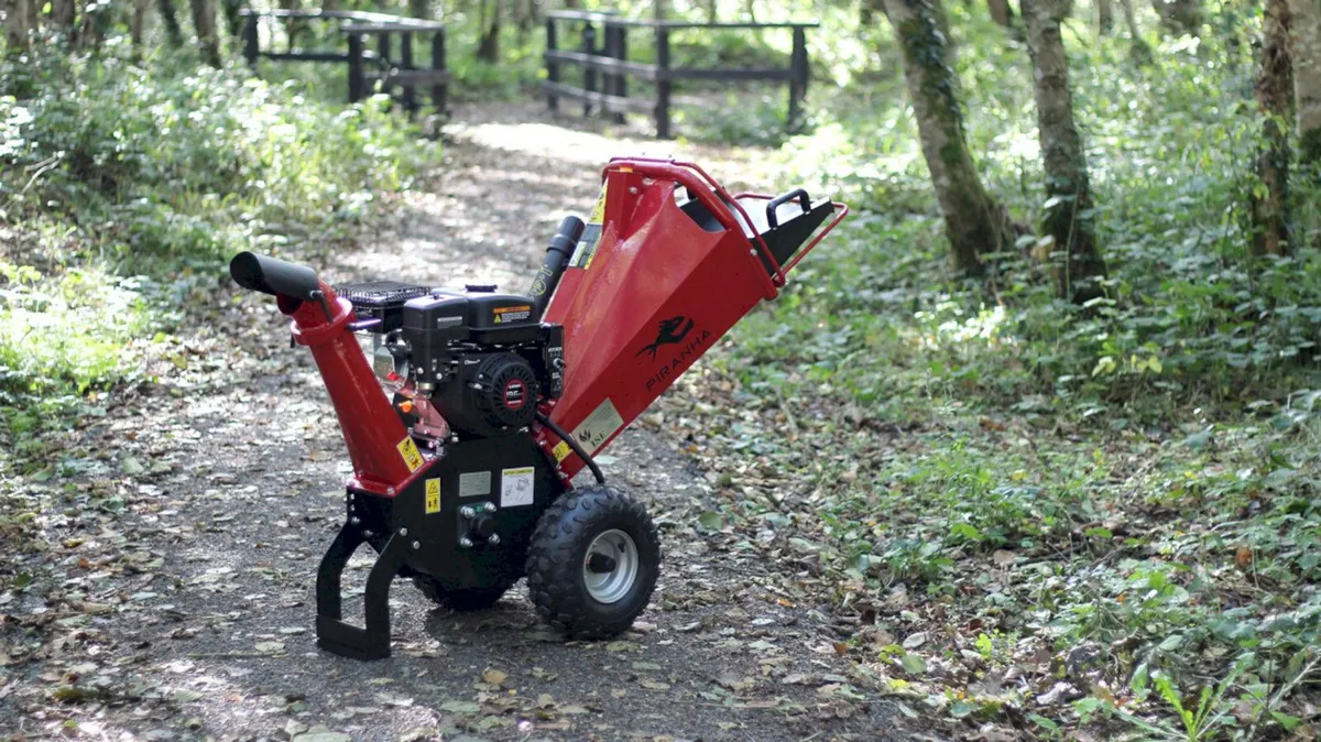 Piranha 6.5hp Wood chipper 100mm / 3.9" Capacity - Image 1