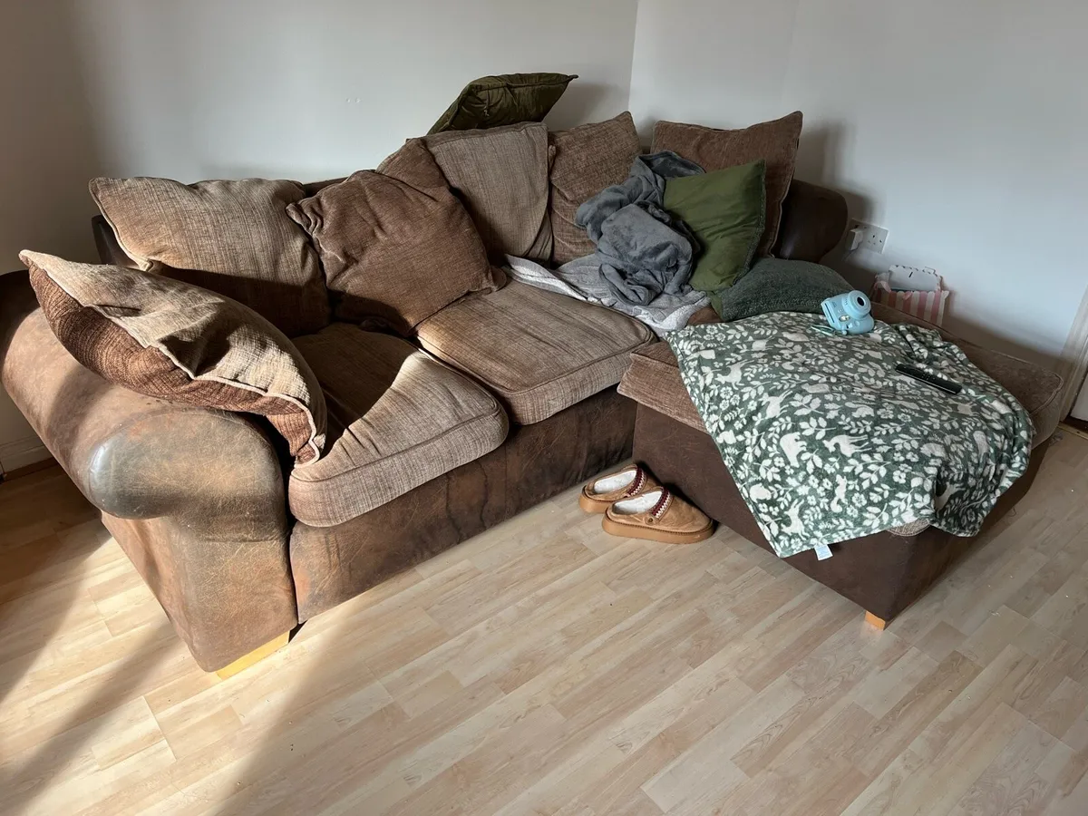 Sofa Free - Image 1