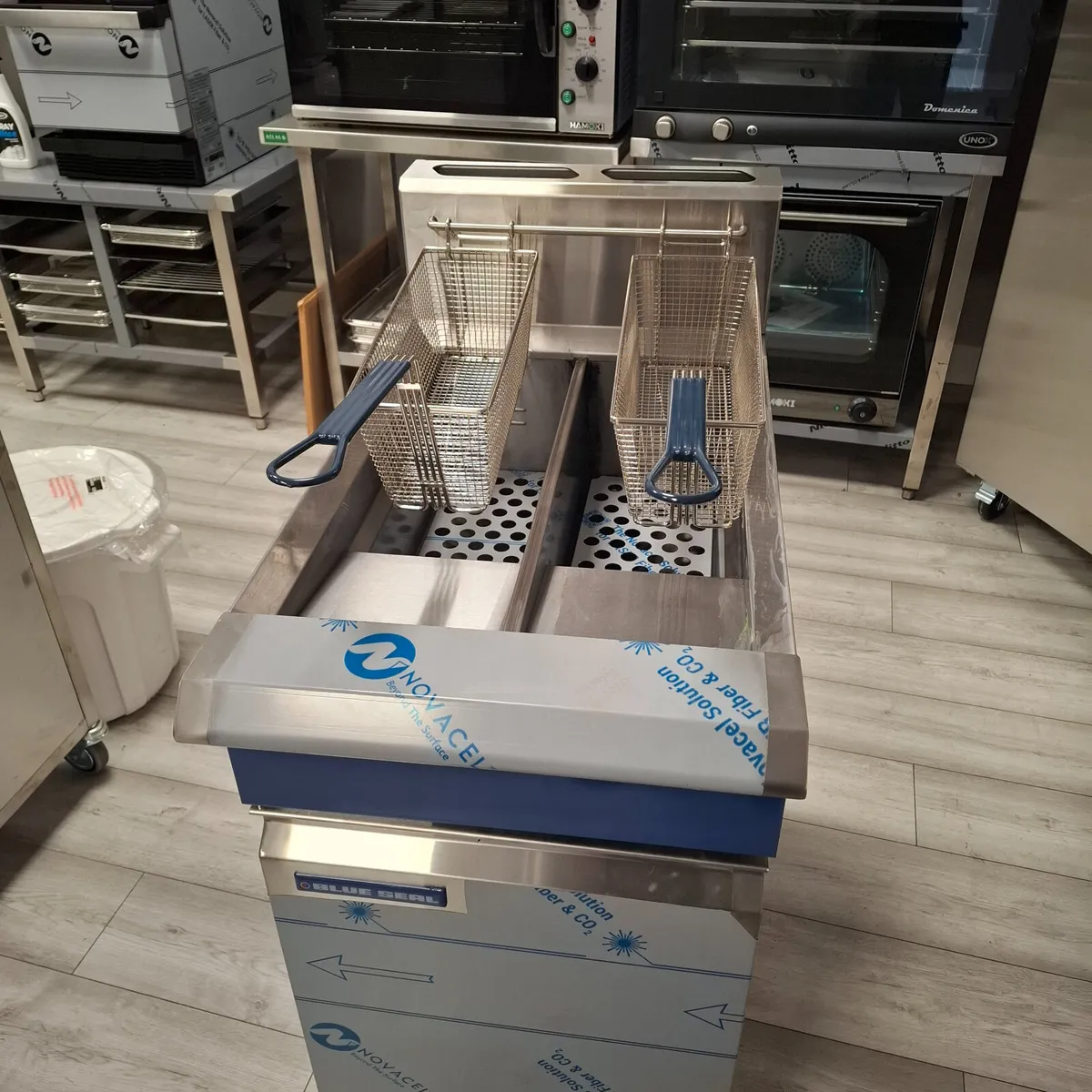 Blue Seal GT46 Gas Twin Tank Fryer - Image 3