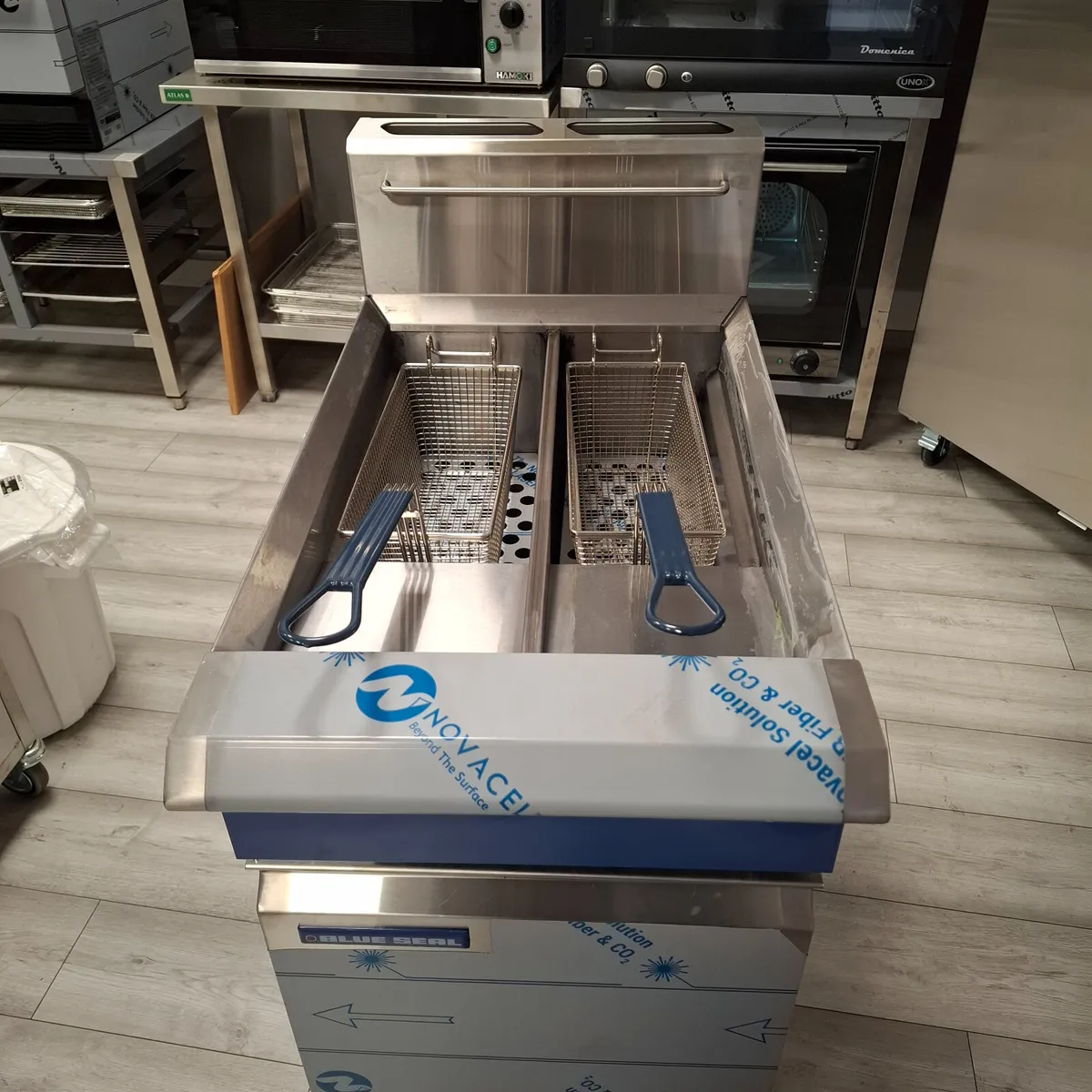 Blue Seal GT46 Gas Twin Tank Fryer - Image 2