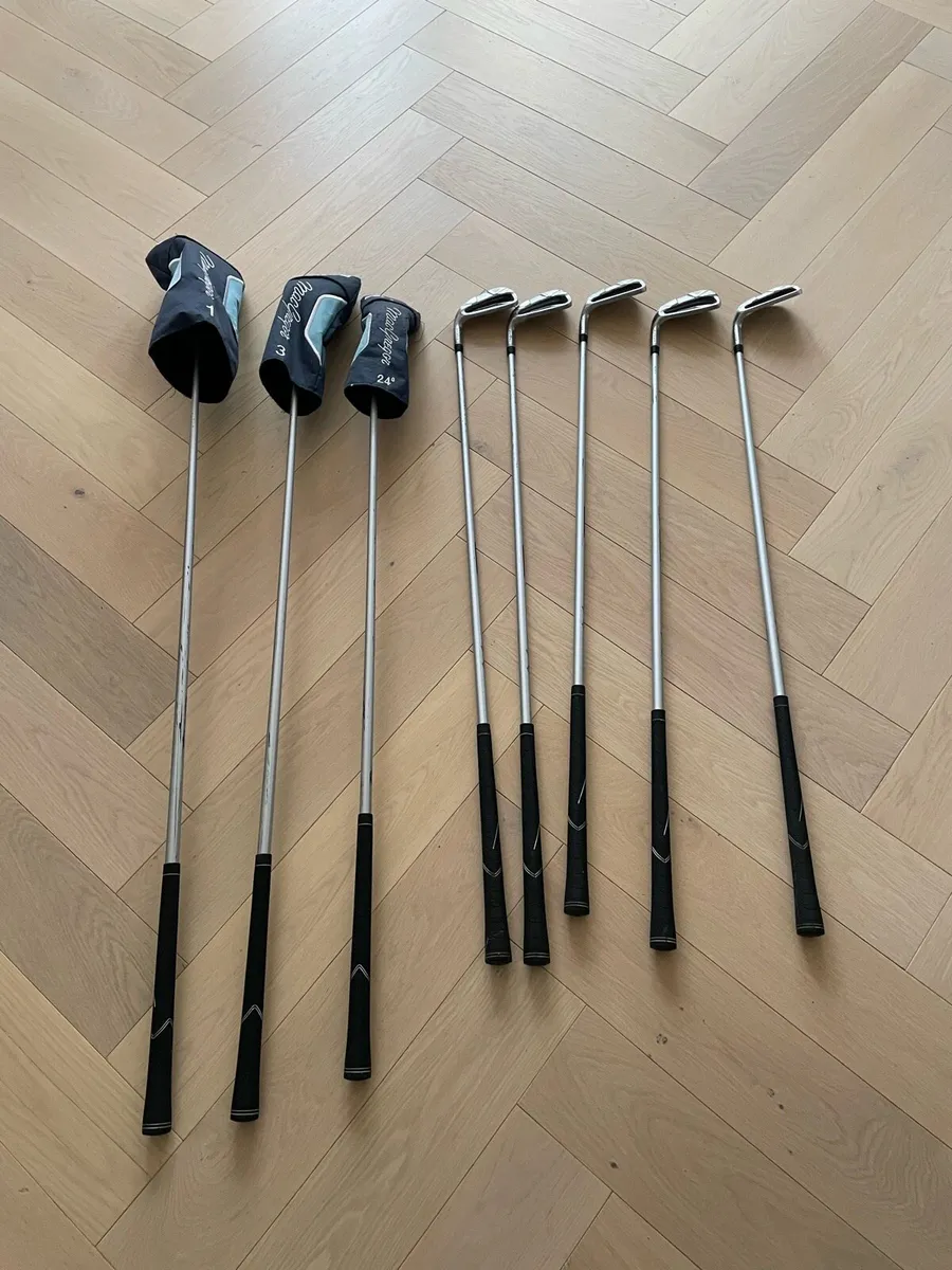 Left Handed Jnr Golf Clubs - Image 1
