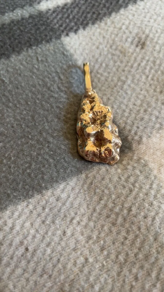 9Crt Gold Nugget Pendant - Image 1