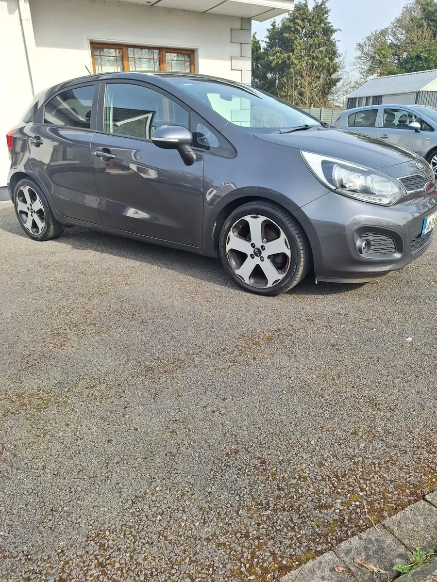 Kia Rio 2014 petrol 1.4cc light left side damage - Image 3