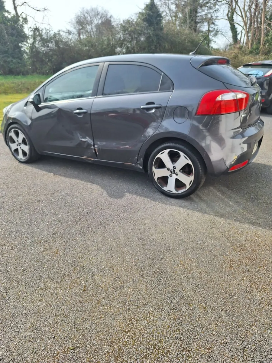 Kia Rio 2014 petrol 1.4cc light left side damage - Image 2
