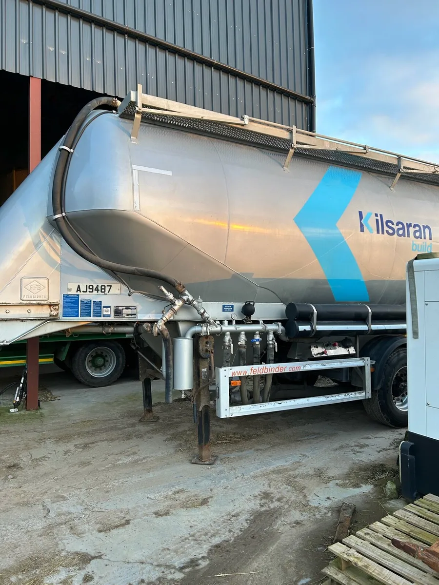 Cement tanker - Image 1