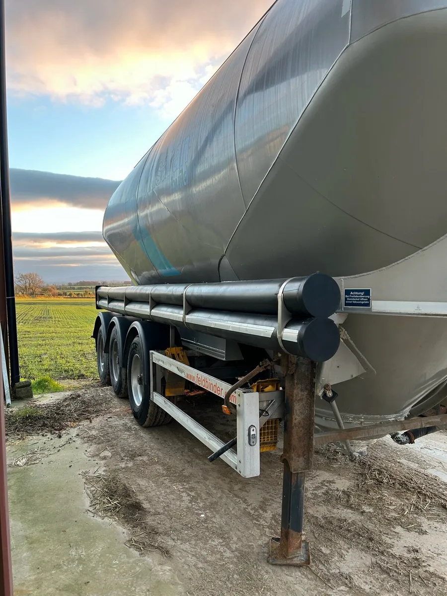 Cement tanker - Image 3