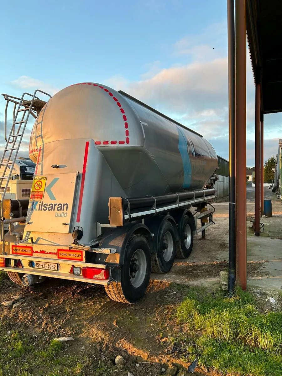 Cement tanker - Image 4