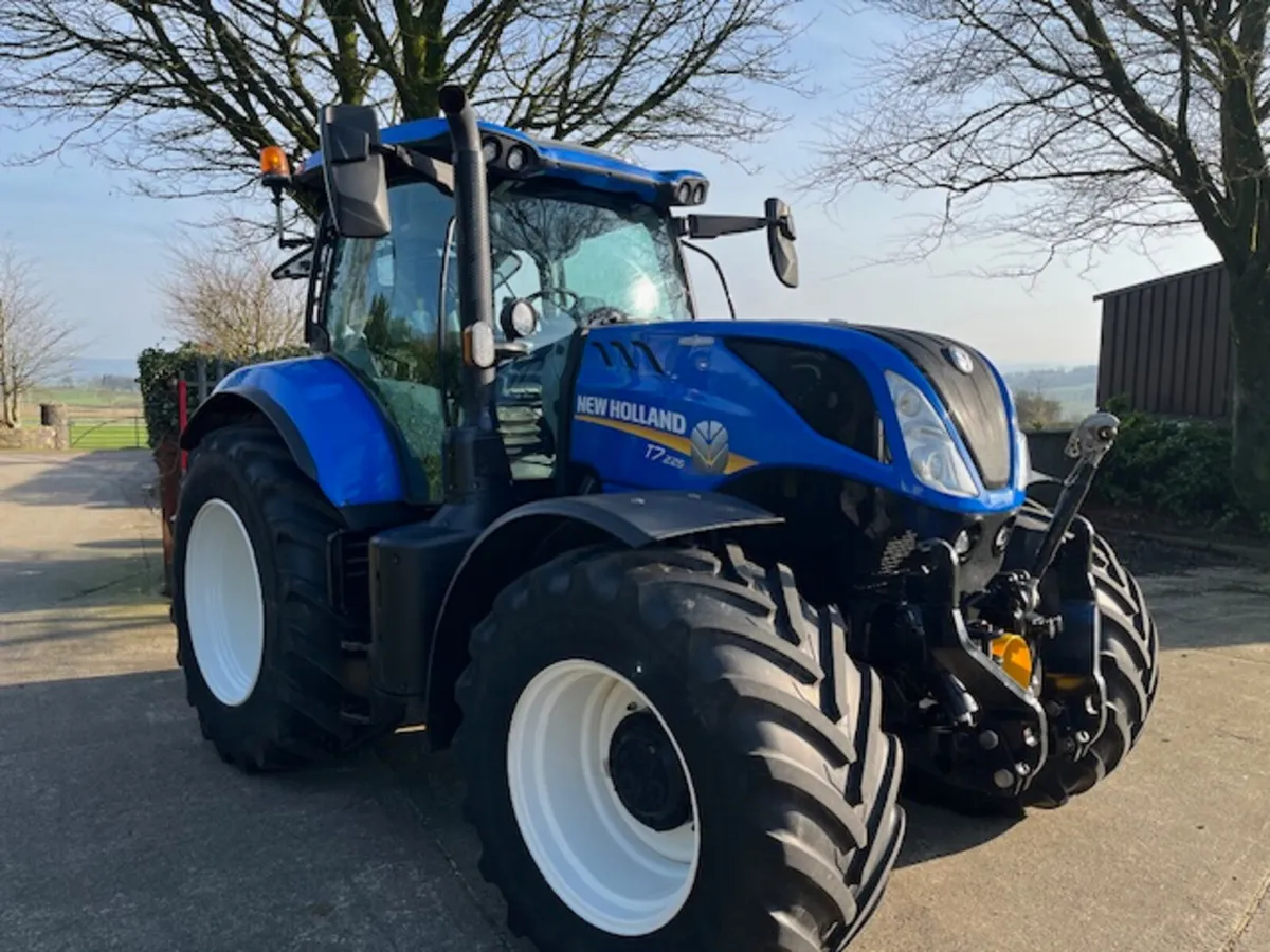 2022 New Holland T7.225 Auto-command c/w F/L & PTO - Image 2