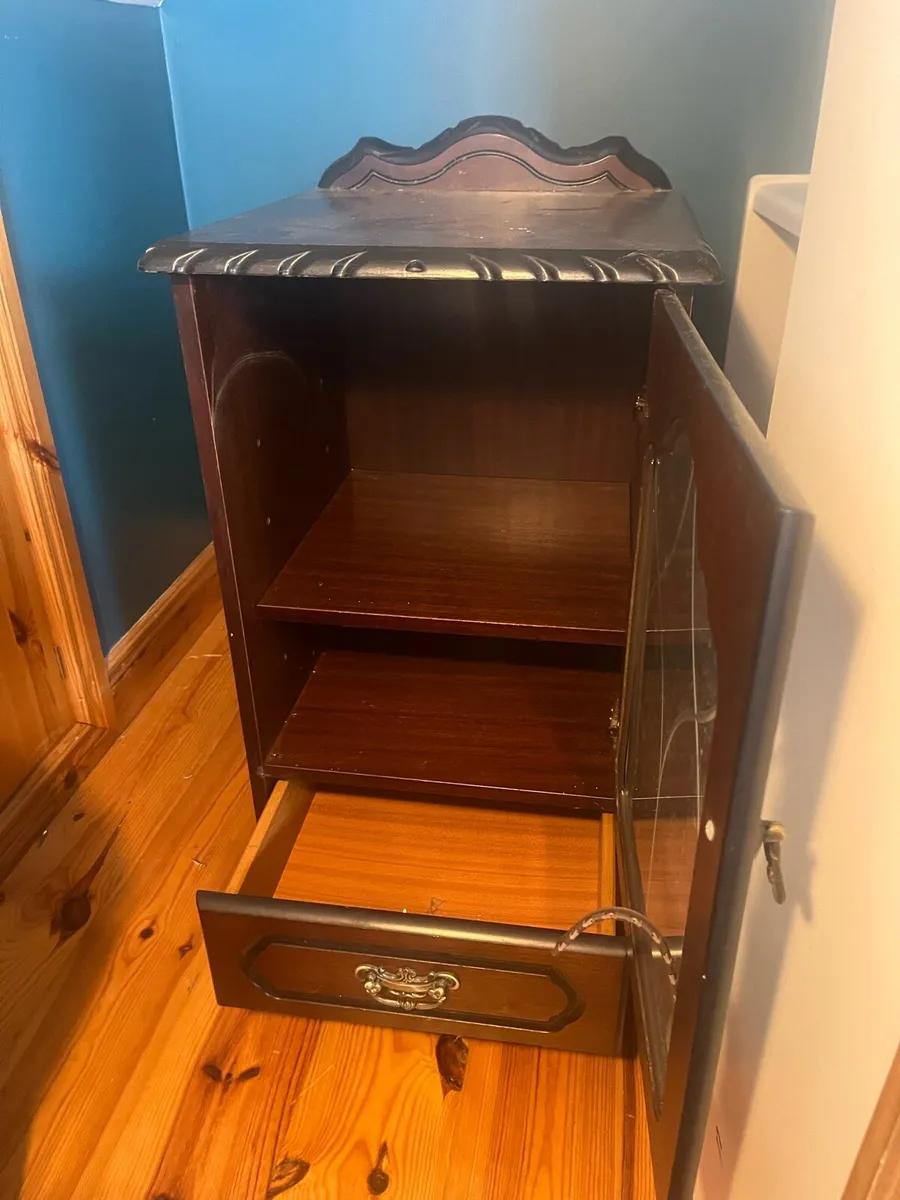 Liquor cabinet - Image 2