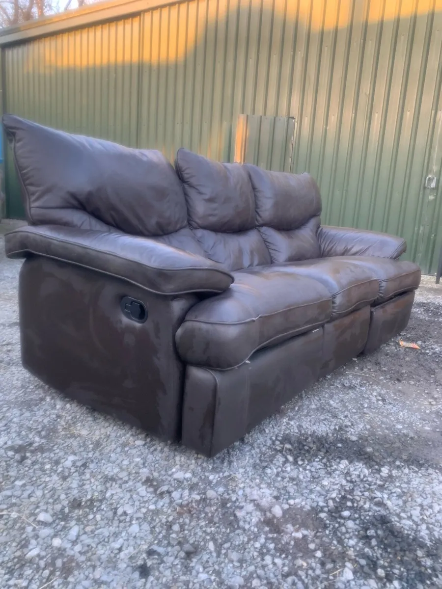 3 seater couch for sale - Image 1