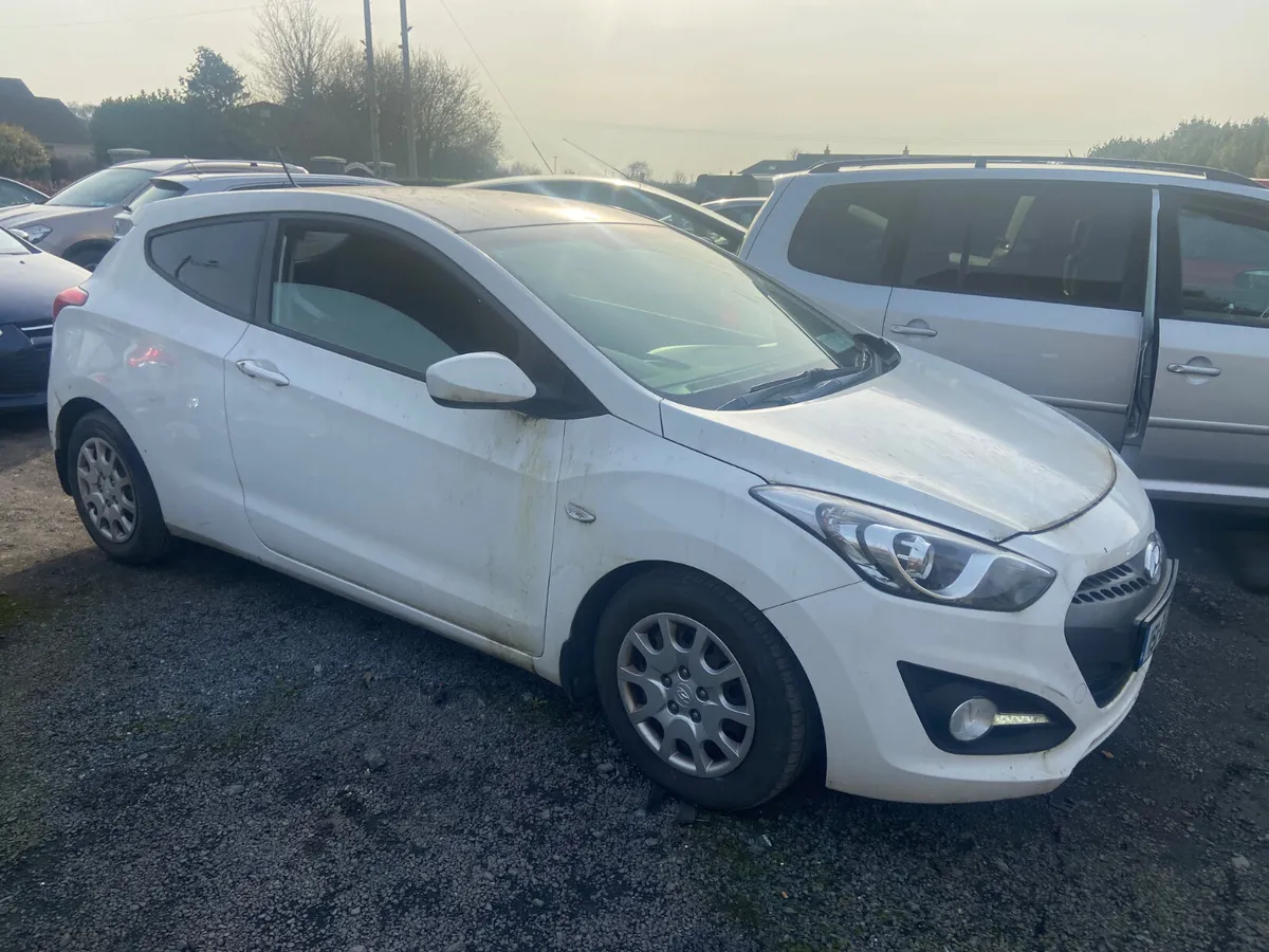 2015 Hyundai i30 van - Image 2