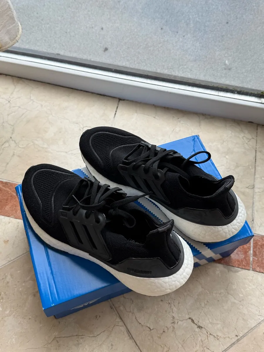 Adidas UltraBoost 22 trainer - size 5.5 - Image 2