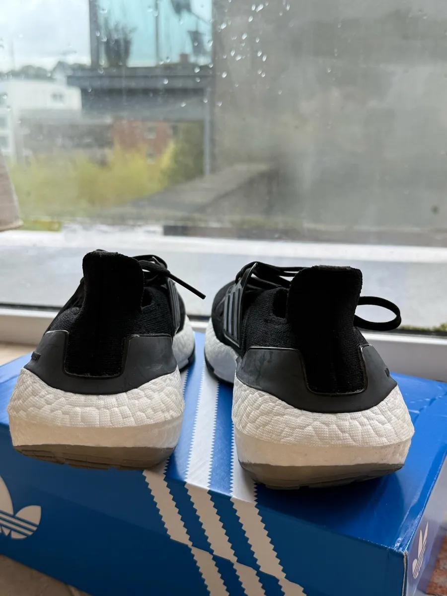 Adidas UltraBoost 22 trainer - size 5.5 - Image 3