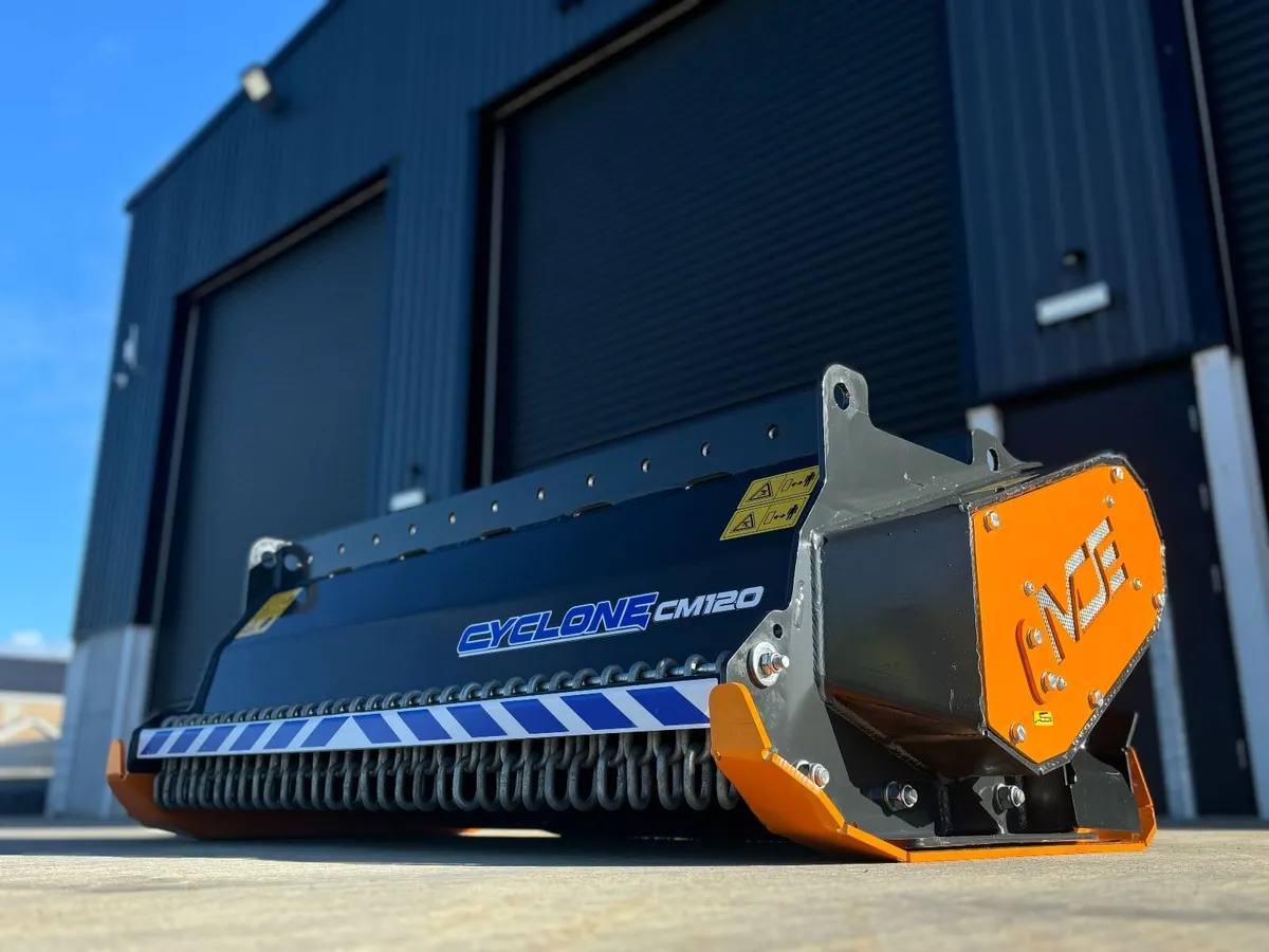 Flail hedge cutter - Image 1