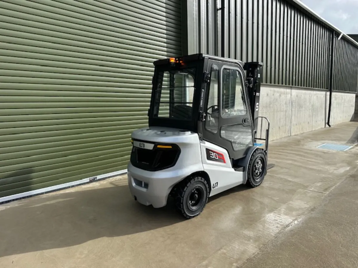 New UN 3.0Ton F-Series Forklift - 3 Stage Mast - Image 3