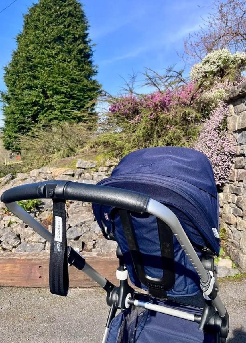 Bugaboo Fox 2 Travel System Navy, Bassinet, Extras, Excellent Condition - Image 4
